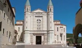 Tour 5 giorni: San Giovanni Rotondo - Assisi - Santa Maria degli Angeli  Cascia - Roccaporena - Spoleto
